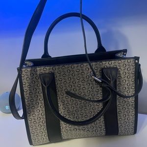 Guess crossbody like new